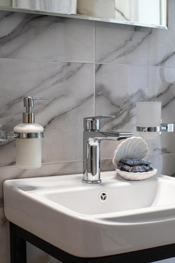 Adrian'S Luxury Apartments 1 ذريبانو المظهر الخارجي الصورة